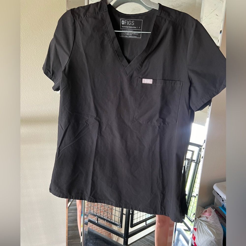 Free x catarina scrub top for bundle